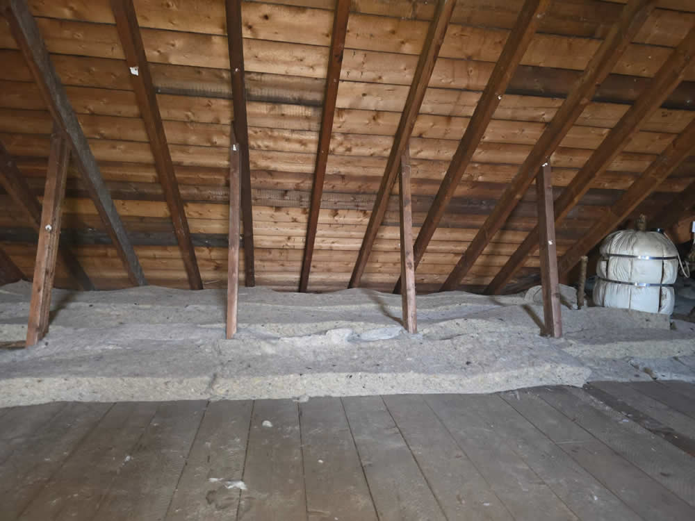 Sheep wool loft insulation